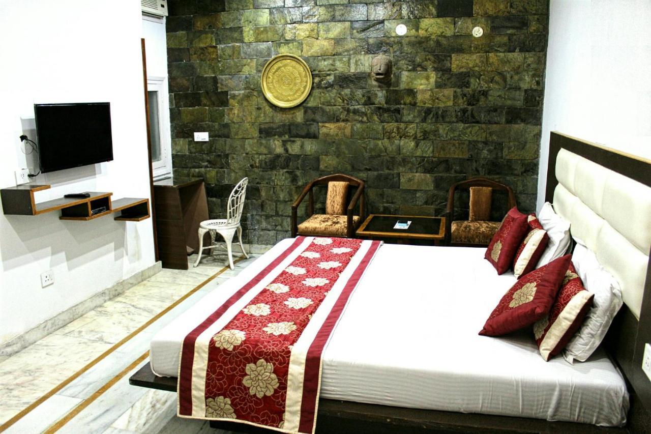 Kaveri Hotel And Restaurant Yamunānagar Exterior foto