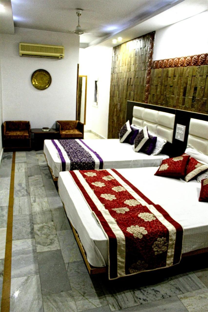 Kaveri Hotel And Restaurant Yamunānagar Exterior foto